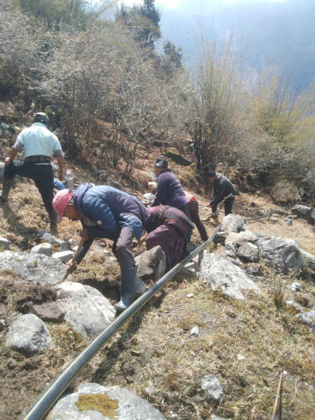 Les travaux d'adduction d'eau à Sherpagaun